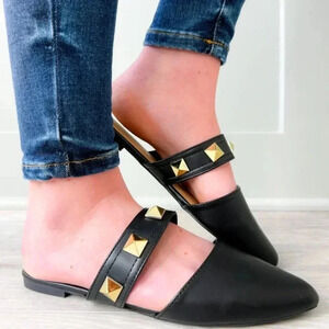 NWT Pointy Toe Pyramid Stud Shoes in original box